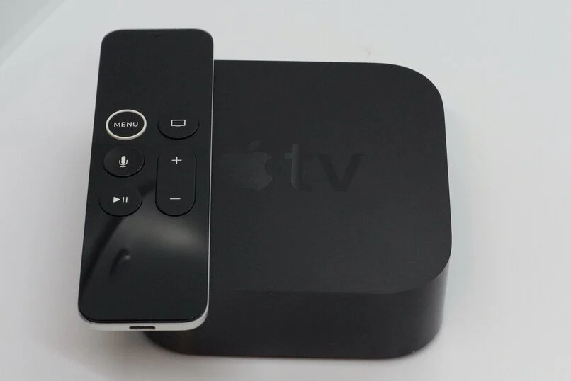 قم بتحديث تطبيقات Apple TV تلقائيًا ويدويًا