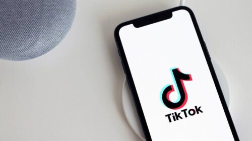 كيفية البحث عن مستخدمين على TikTok ومزامنة أصدقائك من وسائل التواصل الاجتماعي